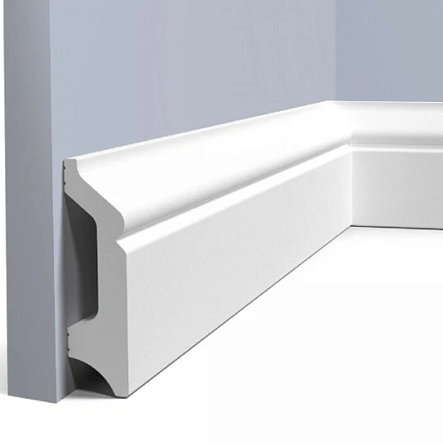 B78 ПЛИНТУС  HIWOOD