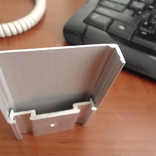 НАЛИЧНИК ДВЕРНОЙ АЛЮМИНИЕВЫЙ АНОДИРОВАННЫЙ ПЛИНТУС  FEZARD