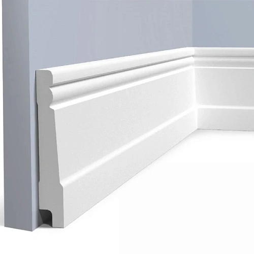 B90 ПЛИНТУС  HIWOOD