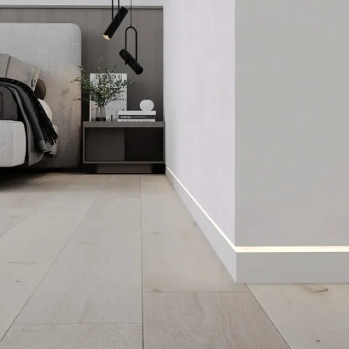 СКРЫТЫЙ ПЛИНТУС С-02.2.1 ПОД СВЕТ С ВСТАВКОЙ ПОД ПОКРАСКУ К-27.70 ПЛИНТУС  ЛИКОРН ЛАЙН