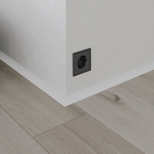 МИКРО ПЛИНТУС ЛАЙН ЛИКОРН БЕЛЫЙ ПЛИНТУС  ЛИКОРН ЛАЙН