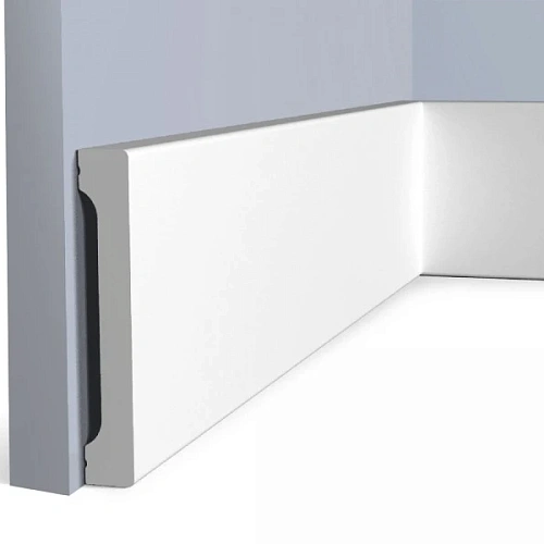 B90V1 ПЛИНТУС  HIWOOD