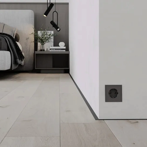 МИКРО ПЛИНТУС ЛАЙН ЛИКОРН ЧЁРНЫЙ ПЛИНТУС  ЛИКОРН ЛАЙН