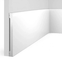 BE180 ПЛИНТУС  HIWOOD