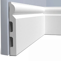 B140 ПЛИНТУС  HIWOOD