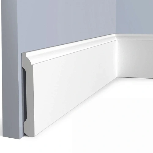 B80C ПЛИНТУС  HIWOOD