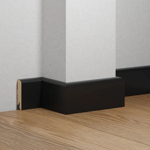 K-02 ГЛУБОКИЙ ЧЁРНЫЙ ПЛИНТУС  МДФ ЛИКОРН