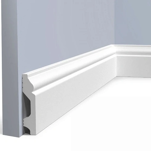 B60 ПЛИНТУС  HIWOOD