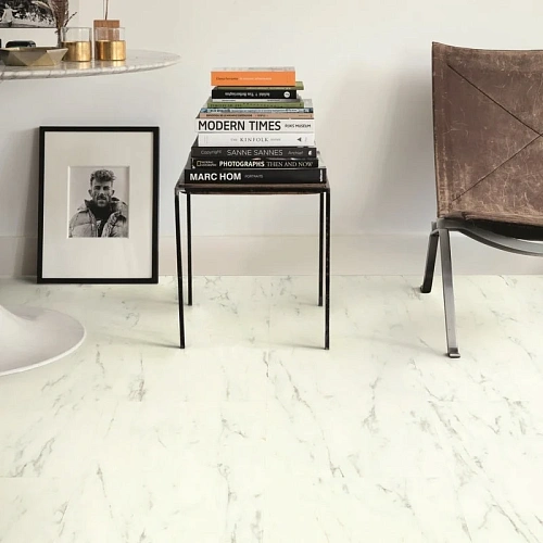 МРАМОР КАРРАРСКИЙ БЕЛЫЙ КВАРЦ ВИНИЛ QUICK STEP LVT ALPHA VINYL ORO