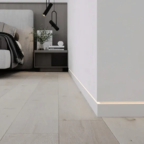 СКРЫТЫЙ ПЛИНТУС С-02.2.1 ПОД СВЕТ С ВСТАВКОЙ ПОД ПОКРАСКУ К-27.70 ПЛИНТУС  ЛИКОРН ЛАЙН