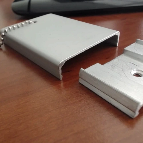 НАЛИЧНИК ДВЕРНОЙ АЛЮМИНИЕВЫЙ АНОДИРОВАННЫЙ ПЛИНТУС  FEZARD