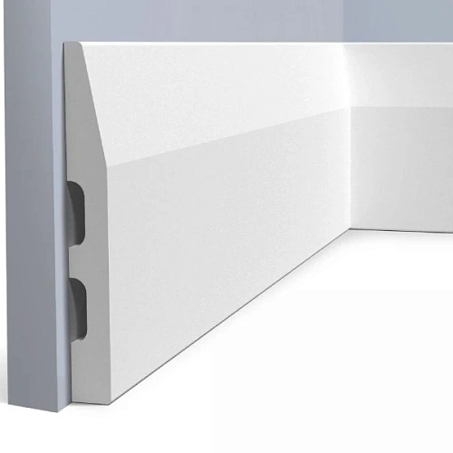 B120 ПЛИНТУС  HIWOOD