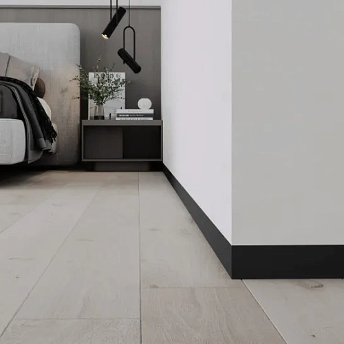 СКРЫТЫЙ ПЛИНТУС С КАБЕЛЬ-КАНАЛОМ СЕРЕБРИСТЫЙ МАТОВЫЙ ПЛИНТУС  ЛИКОРН ЛАЙН