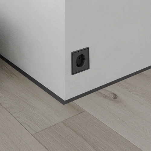 МИКРО ЛАЙН ЧЁРНЫЙ АНОДИРОВАННЫЙ ПЛИНТУС  ЛИКОРН ЛАЙН