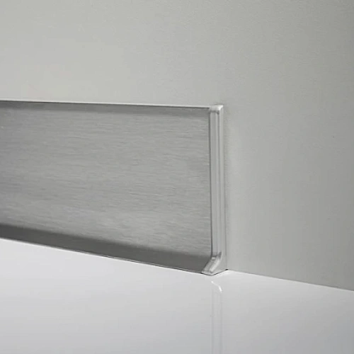 ПЛИНТУС ПЛОСКИЙ 60 мм СЕРЕБРО ПЛИНТУС  FEZARD