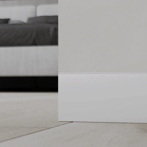 СКРЫТЫЙ ПЛИНТУС С КАБЕЛЬ-КАНАЛОМ СЕРЕБРИСТЫЙ МАТОВЫЙ ПЛИНТУС  ЛИКОРН ЛАЙН