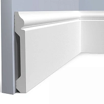 B136 ПЛИНТУС  HIWOOD