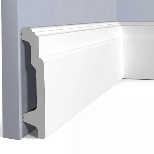 B100V1 ПЛИНТУС  HIWOOD